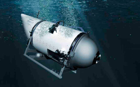 submarine titan diving inside the ocean